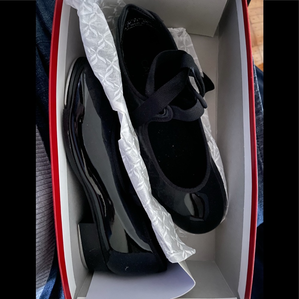 CAPEZIO tap shoes size 6W